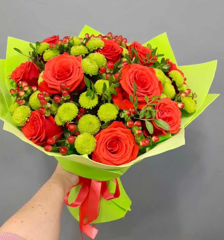 Букет цветов из: Хризантемы и Розы в Кольцово Свердловская область