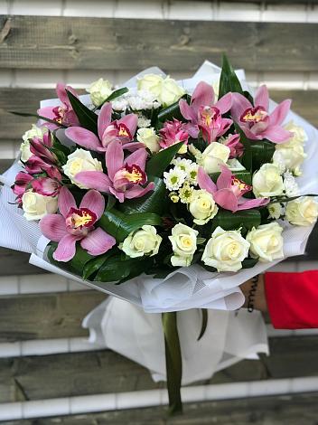Букет цветов из: Розы и Хризантемы в Кольцово Свердловская область