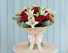 Букет цветов из:  Лилии и Розы в Кольцово Свердловская область