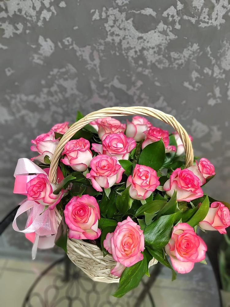 Цветочная композиция из Розы в корзине в Кольцово Свердловская область