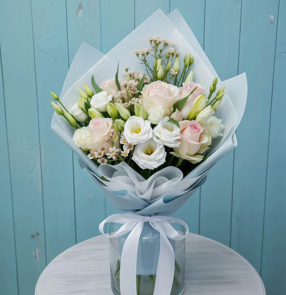 Букет цветов из: Розы и Лизиантусы в Кольцово Свердловская область