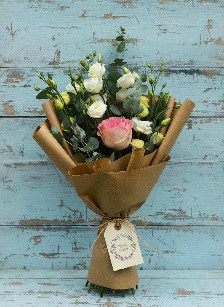 Букет цветов из: Розы и Лизиантусы в Кольцово Свердловская область