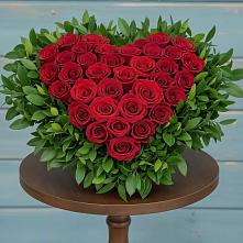 Цветочная композиция из Розы в виде сердца в Кольцово Свердловская область