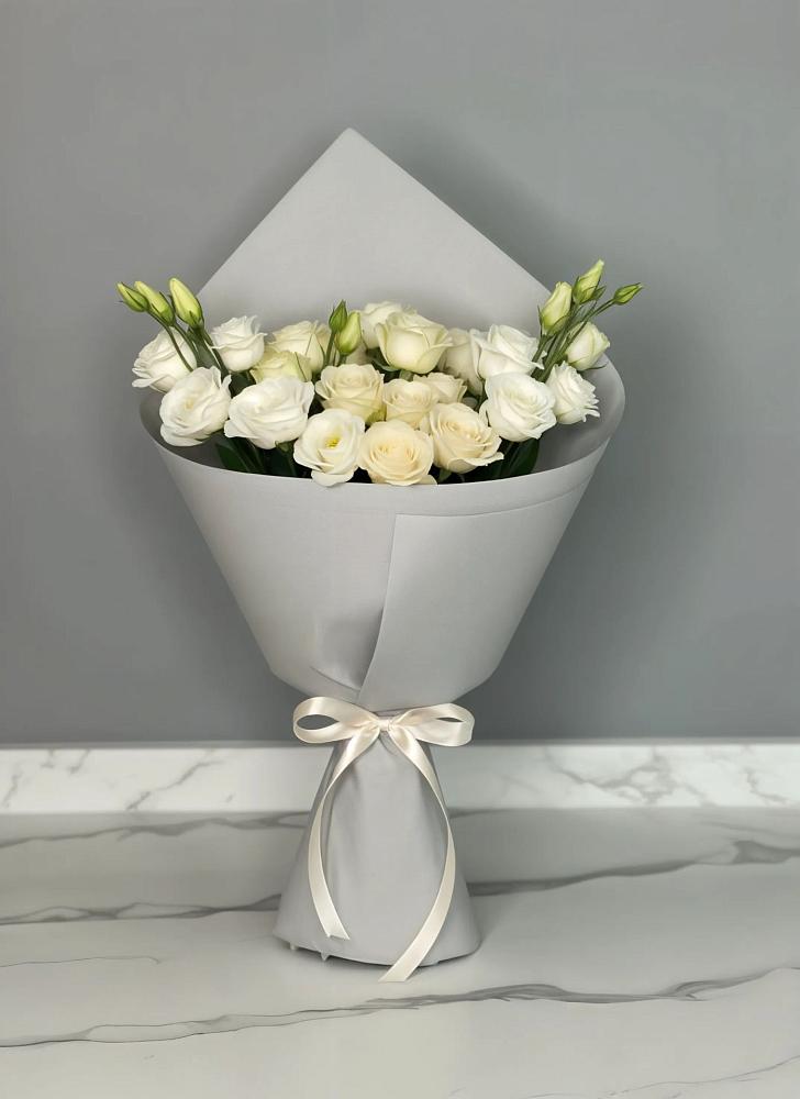 Букет цветов из: Розы и Лизиантусы в Кольцово Свердловская область