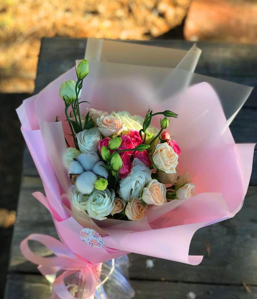 Букет цветов из: Розы и Лизиантусы в Кольцово Свердловская область