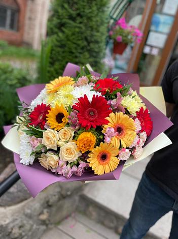 Букет цветов из: Герберы, Ромашки, Хризантемы, Розы и Подсолнухи в Кольцово Свердловская область