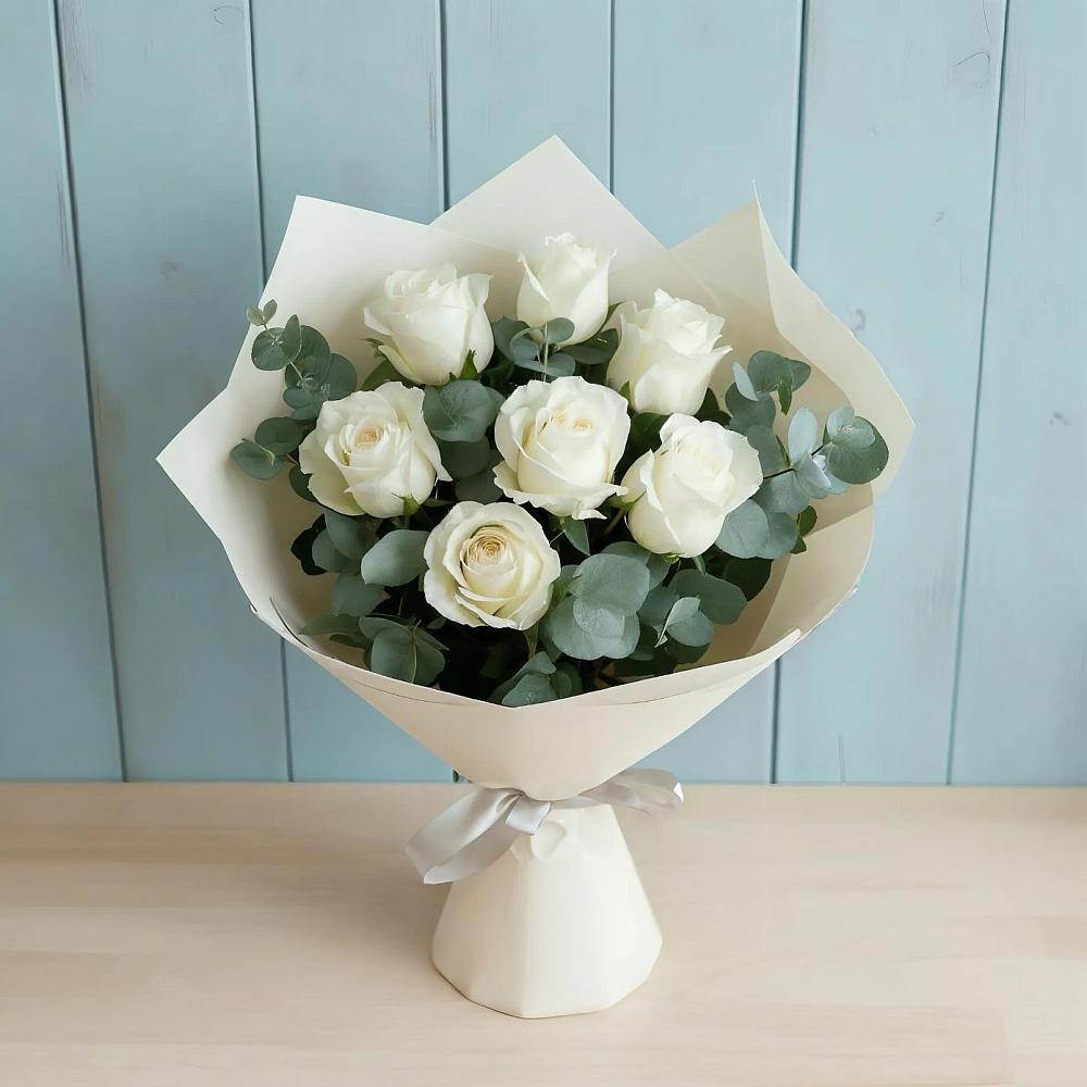 Букет Белые розы в Эвкалипте в Кольцово Свердловская область