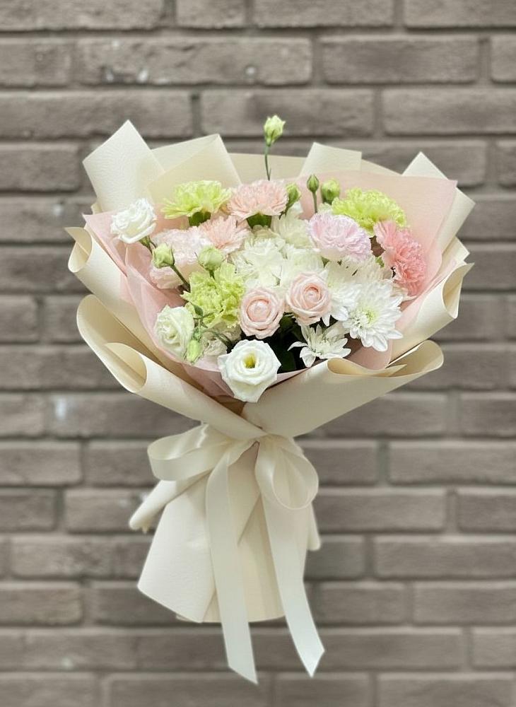 Букет цветов из: Гвоздики, Розы, Лизиантусы и Хризантемы в Кольцово Свердловская область