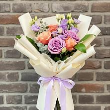 Букет цветов из:  Лизиантусы и Розы в Кольцово Свердловская область