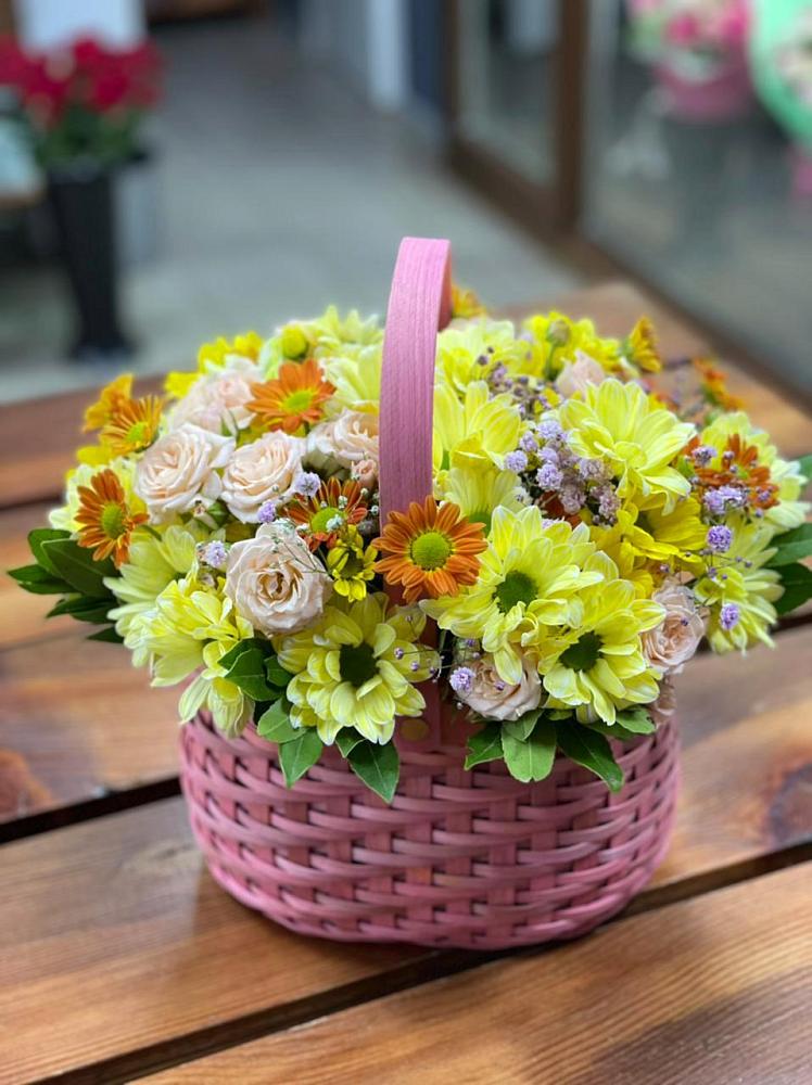 Цветочная композиция из Хризантемы и Розы в корзине в Кольцово Свердловская область