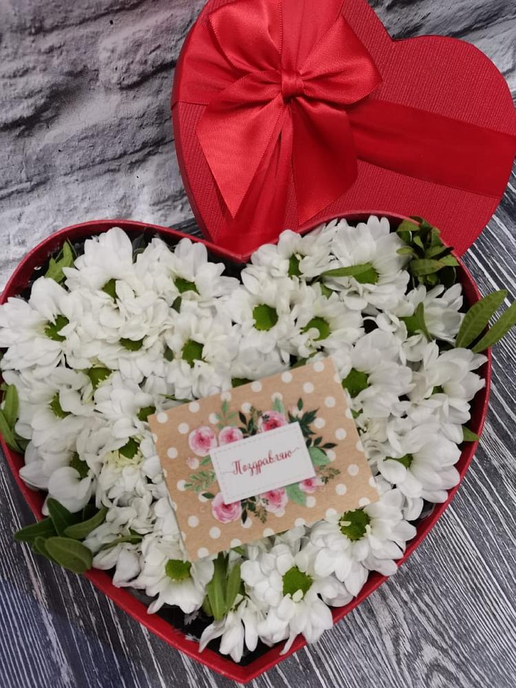 Цветочная композиция из Хризантемы в виде сердца в Кольцово Свердловская область