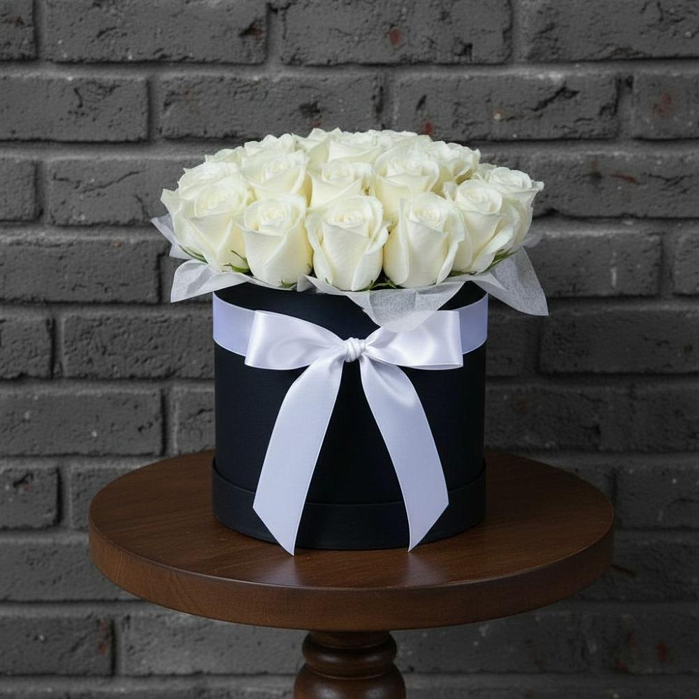 Цветочная композиция из Розы в шляпной коробке в Кольцово Свердловская область