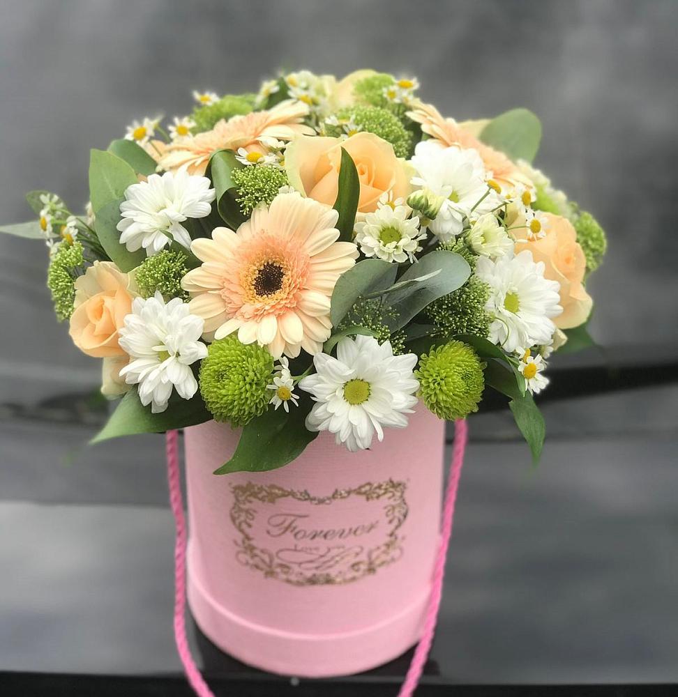 Цветочная композиция из Розы, Герберы и Хризантемы в шляпной коробке в Кольцово Свердловская область