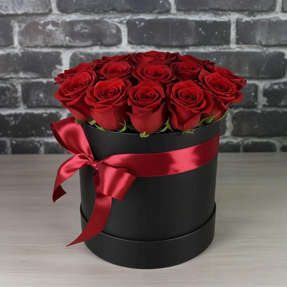 Цветочная композиция из Розы в шляпной коробке в Кольцово Свердловская область