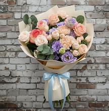 Букет цветов из:  Розы, Лизиантусы и Гвоздики в Кольцово Свердловская область